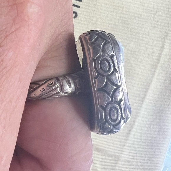 .925. Sterling Silver ring with large Mother of Pearl - Picture 5 of 7